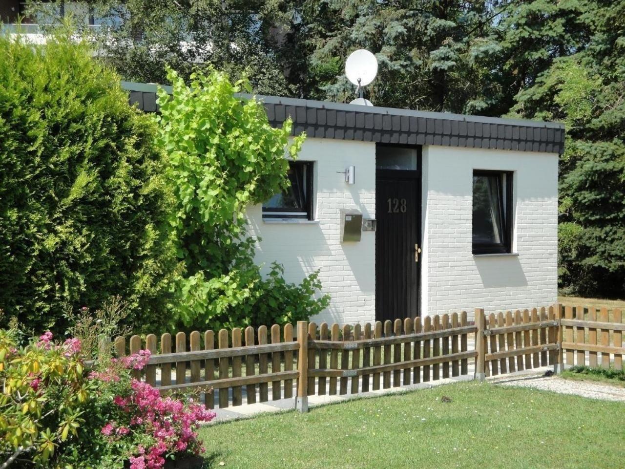 Schoenes Ferienhaus In Tossens Mit Schoenem Garten Butjadingen Exterior foto