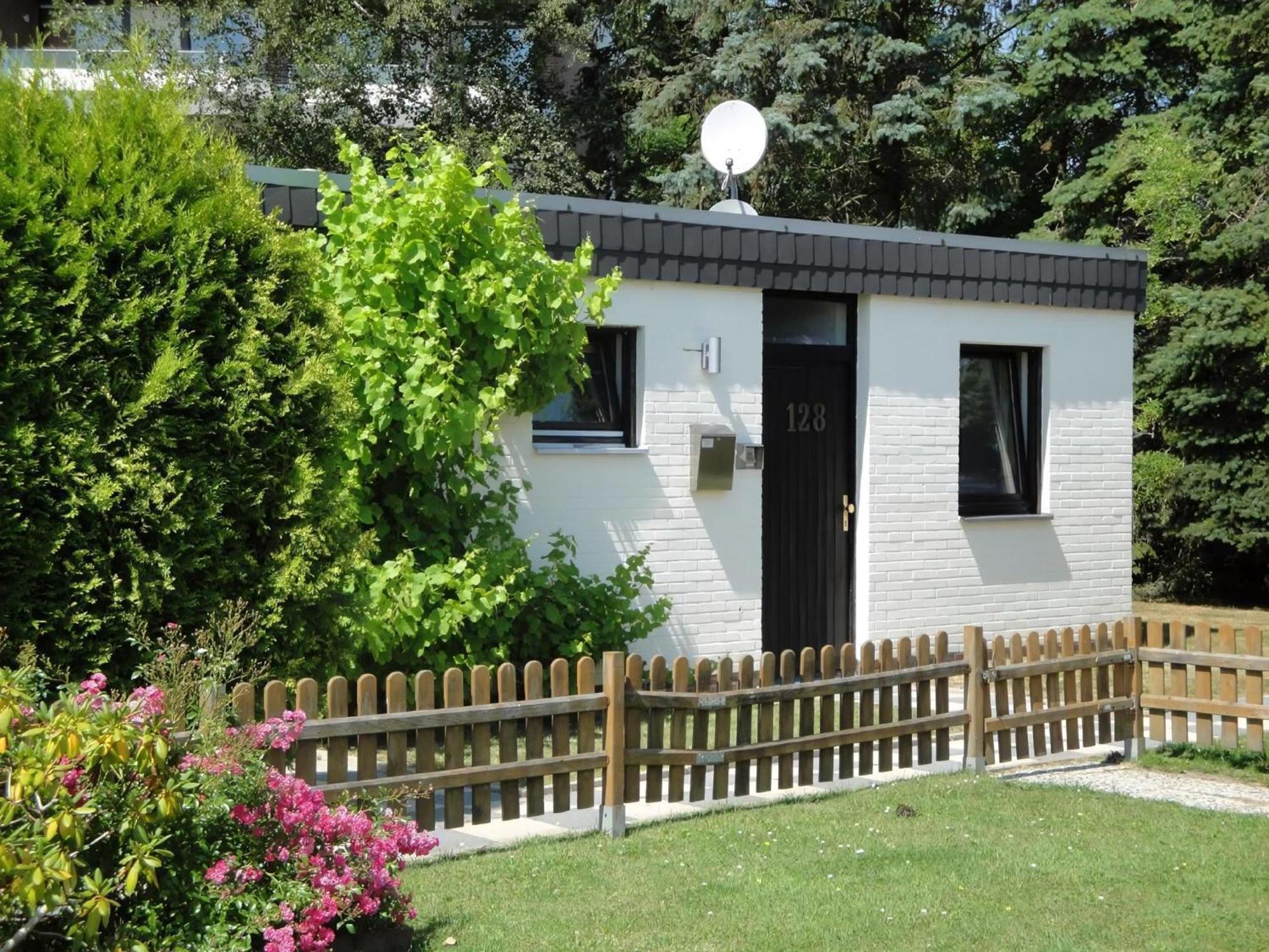 Schoenes Ferienhaus In Tossens Mit Schoenem Garten Butjadingen Exterior foto
